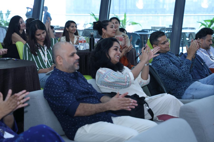 Attendees applauding a session